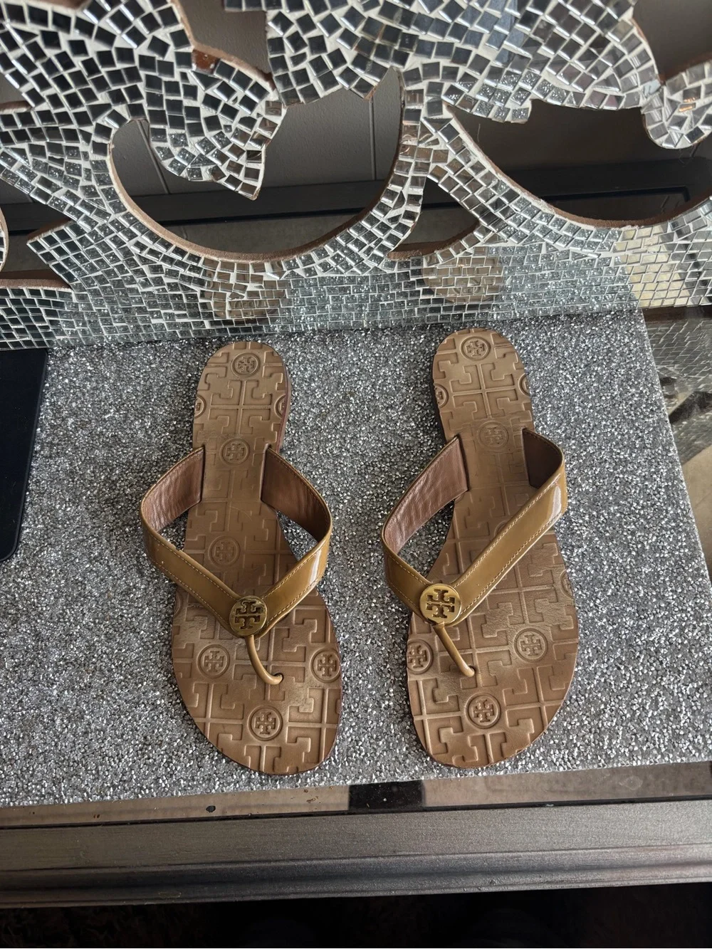 🌟Tory Burch Women's Tan Logo Thong Sandals